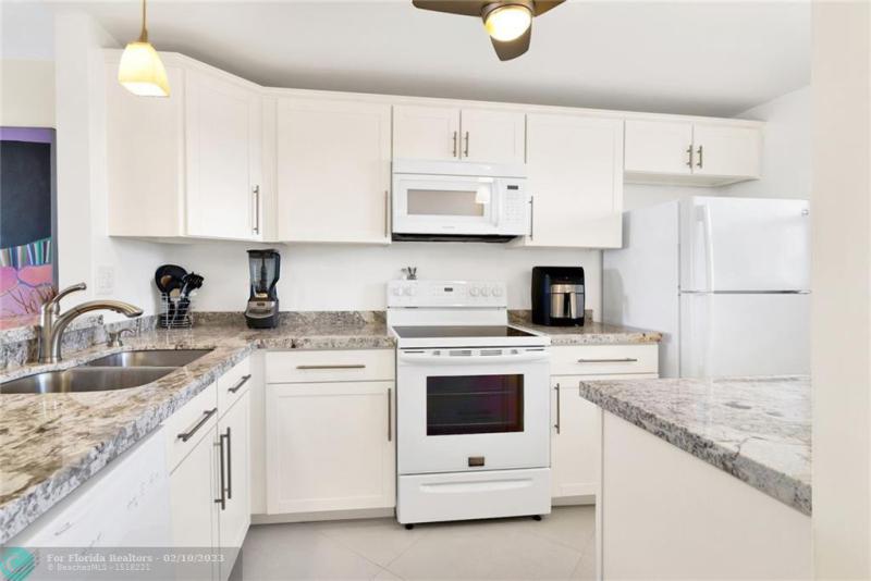  Condo & Townhome Photos