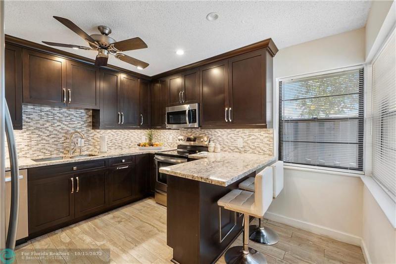  Condo & Townhome Photos