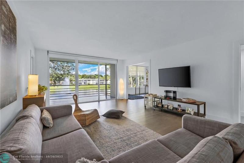  Condo & Townhome Photos