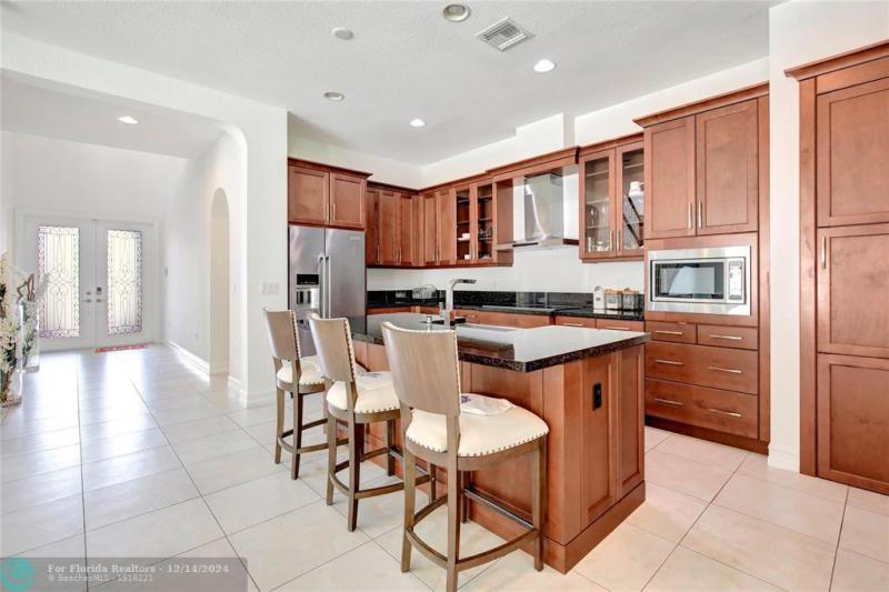  Single Family Homes Photo 10: 11348 SW 12th St  Pembroke Pines,  FL 33025