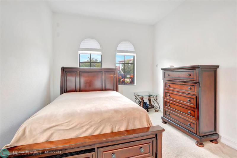  Single Family Homes Photo 13: 11348 SW 12th St  Pembroke Pines,  FL 33025