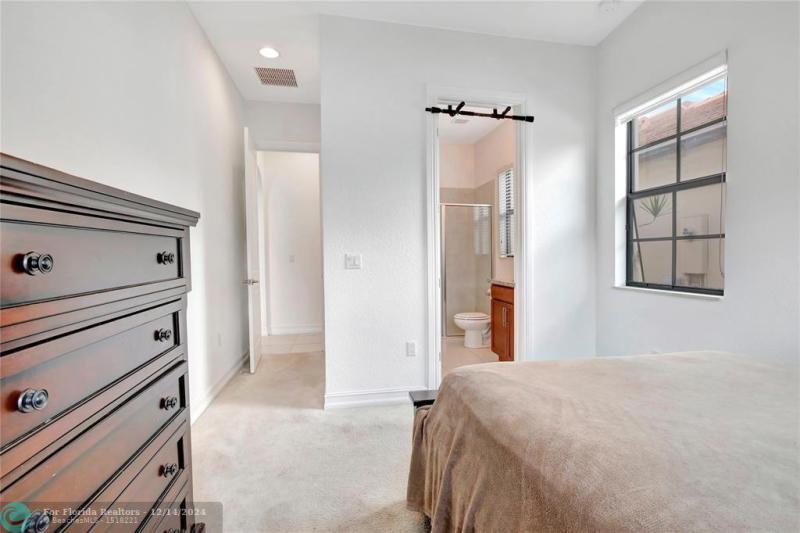  Single Family Homes Photo 14: 11348 SW 12th St  Pembroke Pines,  FL 33025