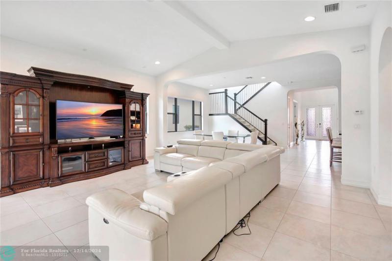  Single Family Homes Photo 19: 11348 SW 12th St  Pembroke Pines,  FL 33025