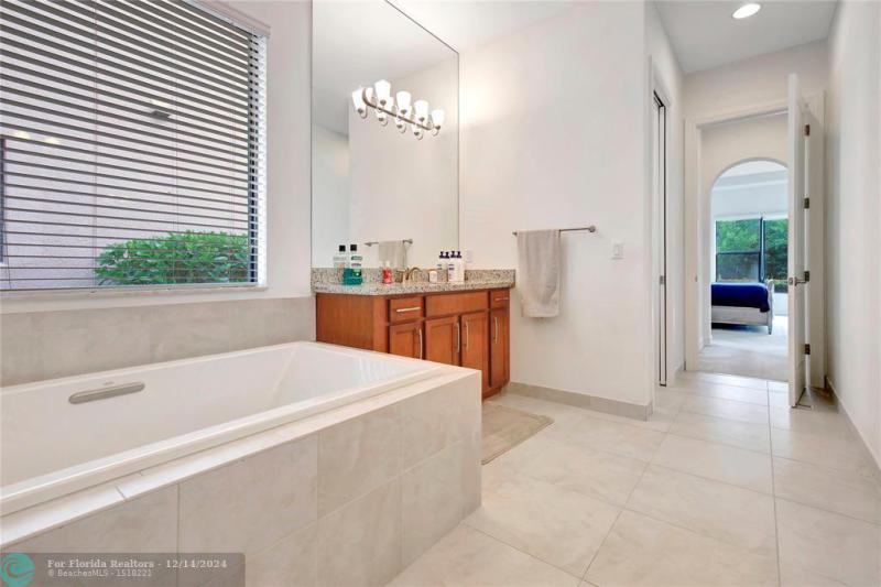  Single Family Homes Photo 30: 11348 SW 12th St  Pembroke Pines,  FL 33025