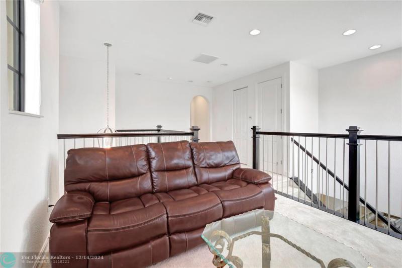  Single Family Homes Photo 37: 11348 SW 12th St  Pembroke Pines,  FL 33025