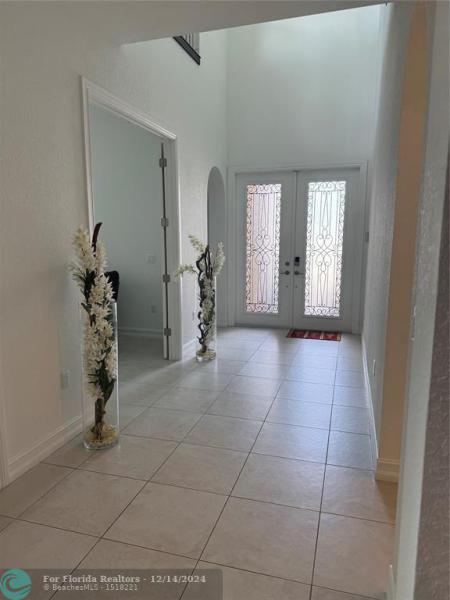  Single Family Homes Photo 4: 11348 SW 12th St  Pembroke Pines,  FL 33025