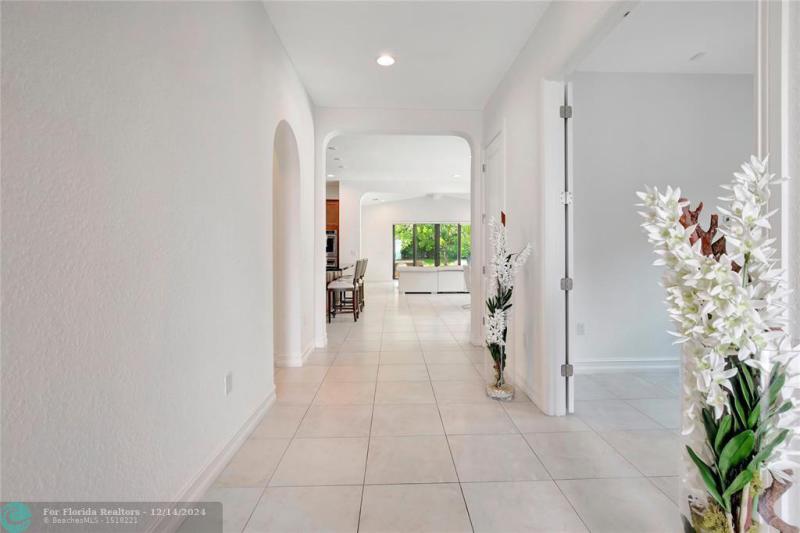  Single Family Homes Photo 7: 11348 SW 12th St  Pembroke Pines,  FL 33025