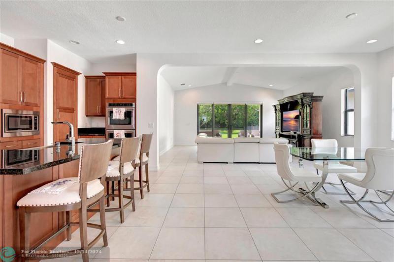  Single Family Homes Photo 8: 11348 SW 12th St  Pembroke Pines,  FL 33025