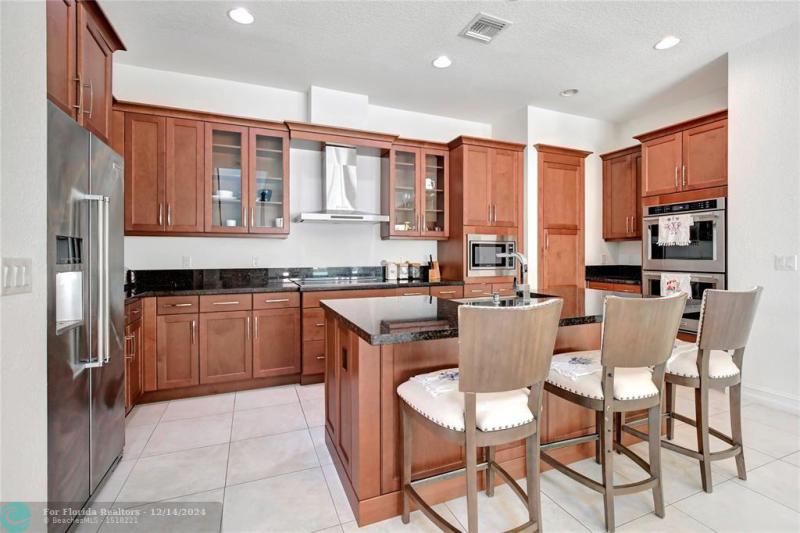  Single Family Homes Photo 9: 11348 SW 12th St  Pembroke Pines,  FL 33025