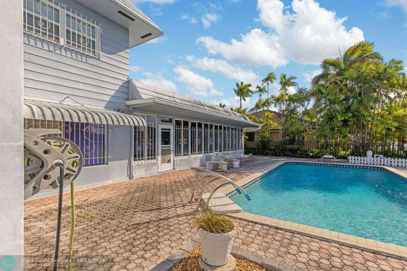  Single Family Homes Photo 11: 4621 W Tradewinds Ave  Lauderdale By The Sea,  FL 33308