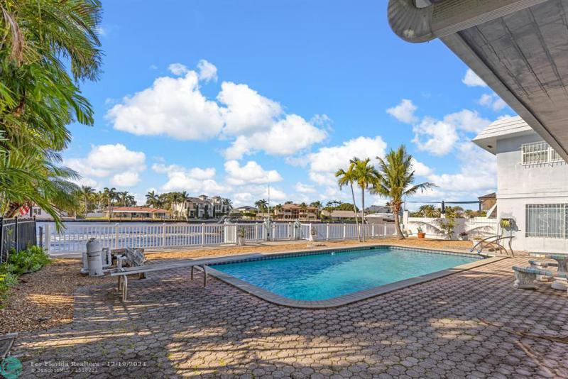  Single Family Homes Photo 13: 4621 W Tradewinds Ave  Lauderdale By The Sea,  FL 33308