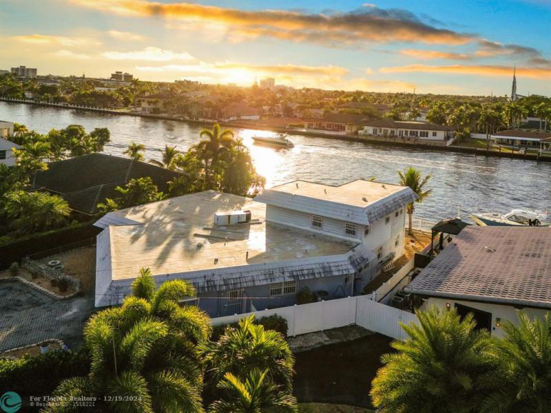  Single Family Homes Photo 4: 4621 W Tradewinds Ave  Lauderdale By The Sea,  FL 33308