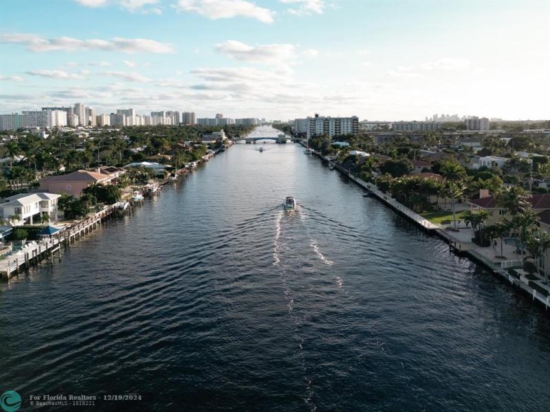  Single Family Homes Photo 6: 4621 W Tradewinds Ave  Lauderdale By The Sea,  FL 33308