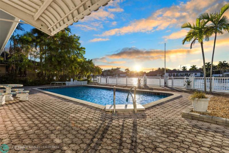  Single Family Homes Photo 8: 4621 W Tradewinds Ave  Lauderdale By The Sea,  FL 33308