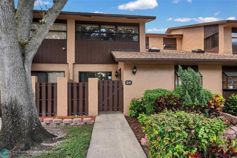  Condo & Townhome Photos