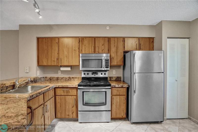  Condo & Townhome Photos