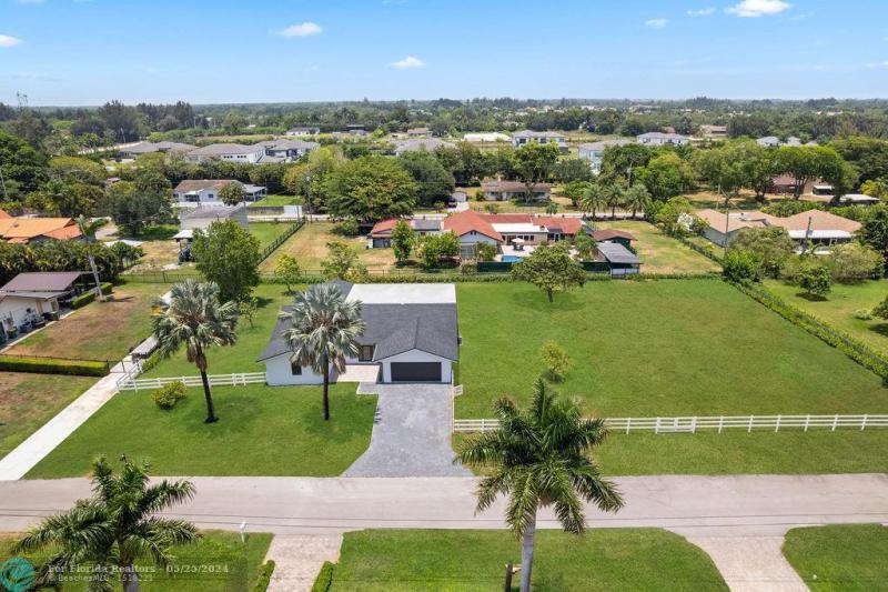  Single Family Homes Photo 11: 17021 SW 62 COURT  Southwest Ranches,  FL 33331