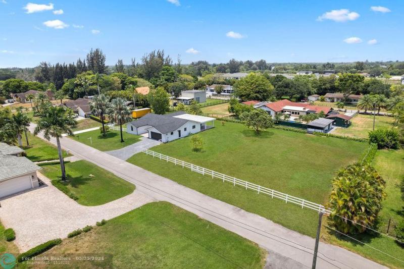  Single Family Homes Photo 5: 17021 SW 62 COURT  Southwest Ranches,  FL 33331