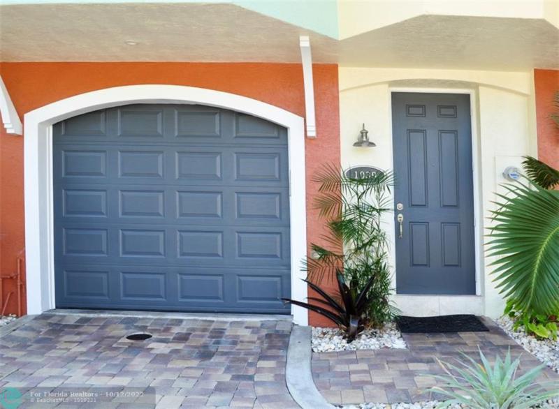  Condo & Townhome Photos