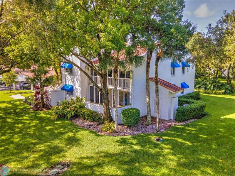 Condo & Townhome Photos