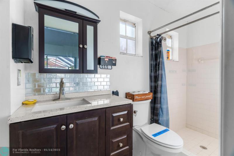  Single Family Homes Photo 15: 6385 Ocean Drive  Margate,  FL 33063