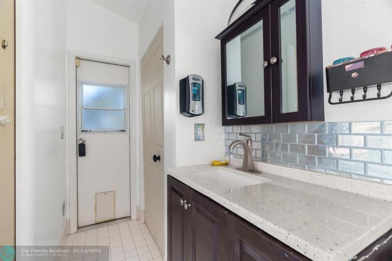  Single Family Homes Photo 16: 6385 Ocean Drive  Margate,  FL 33063