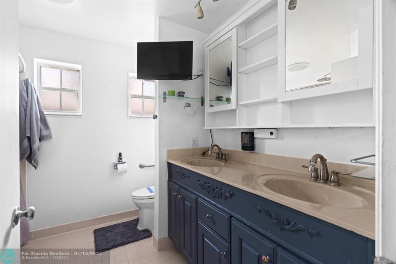  Single Family Homes Photo 6: 6385 Ocean Drive  Margate,  FL 33063