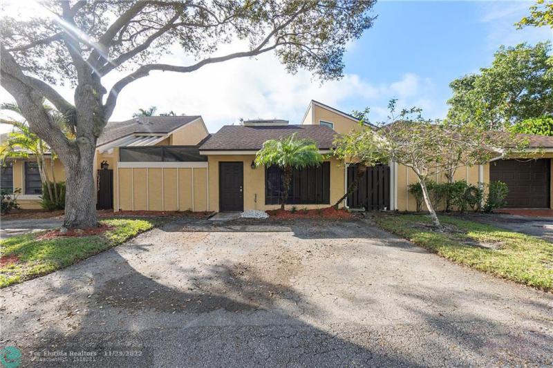  Condo & Townhome Photos