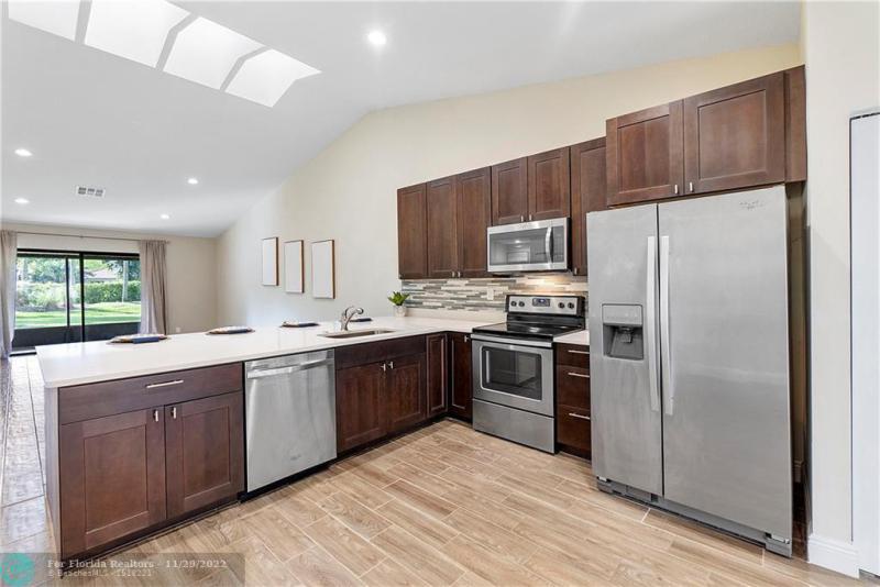  Condo & Townhome Photos