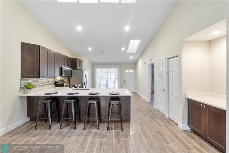  Condo & Townhome Photos