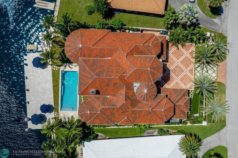  Single Family Homes Photo 11: 745 Middle River Dr  Fort Lauderdale,  FL 33304