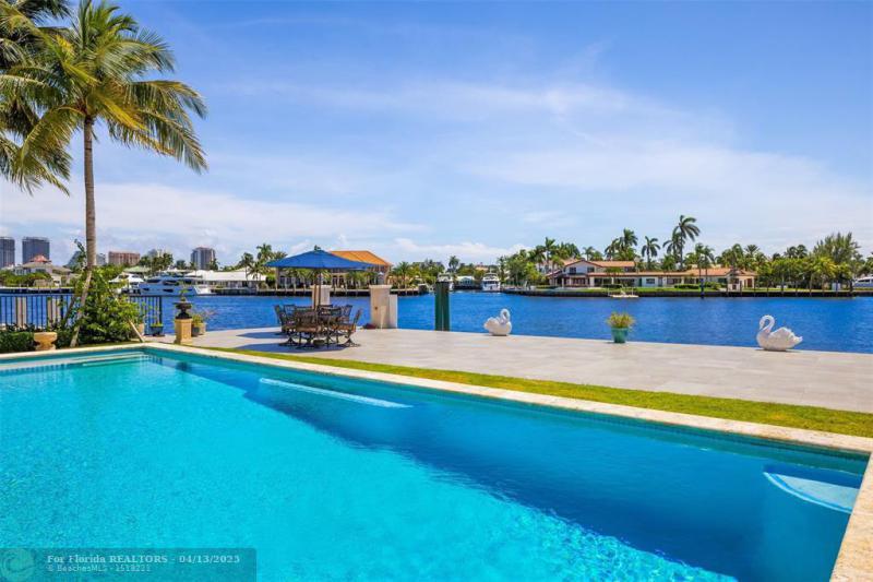  Single Family Homes Photo 5: 745 Middle River Dr  Fort Lauderdale,  FL 33304