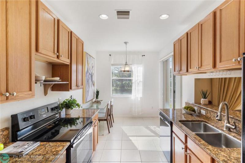 Condo & Townhome Photos