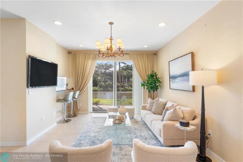  Condo & Townhome Photos