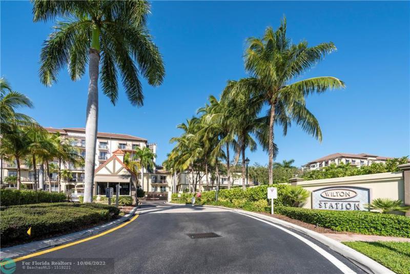  Condo & Townhome Photos