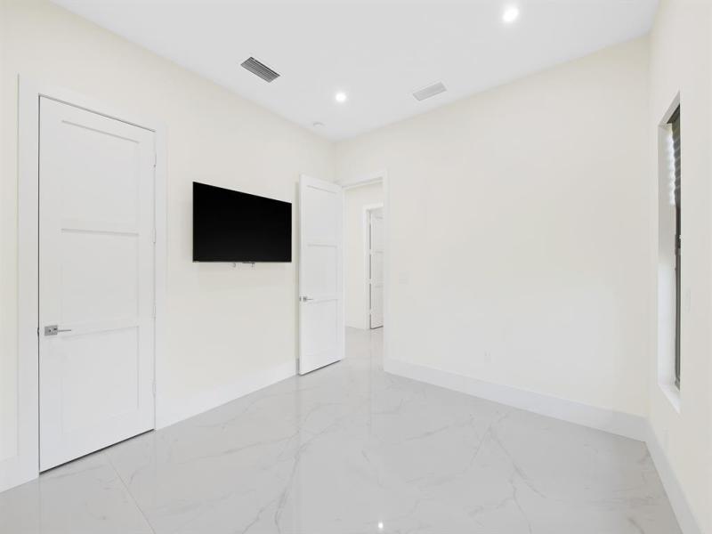  Single Family Homes Photo 26: 13600 PINE MEADOW  CT  Davie,  FL 33325