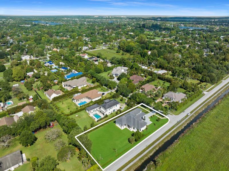  Single Family Homes Photo 3: 13600 PINE MEADOW  CT  Davie,  FL 33325
