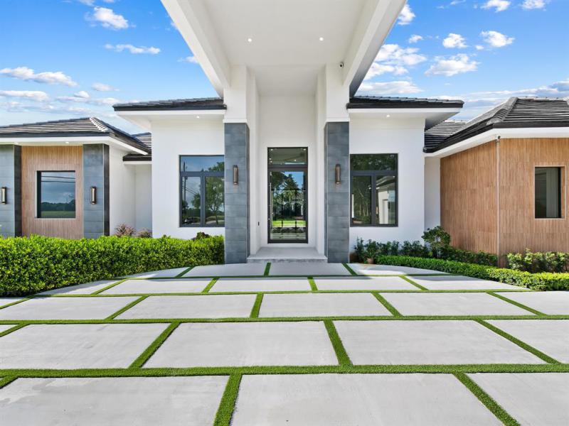  Single Family Homes Photo 5: 13600 PINE MEADOW  CT  Davie,  FL 33325