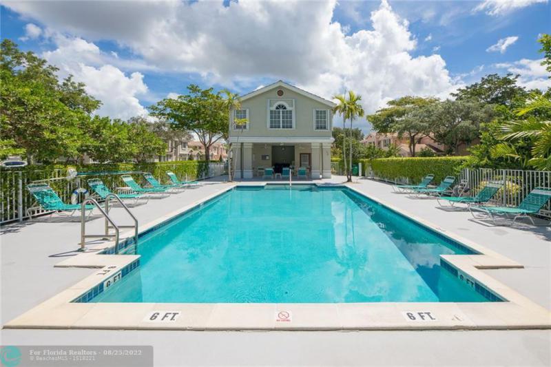  Condo & Townhome Photos