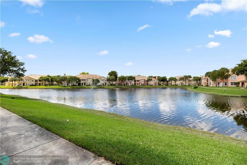  Condo & Townhome Photos