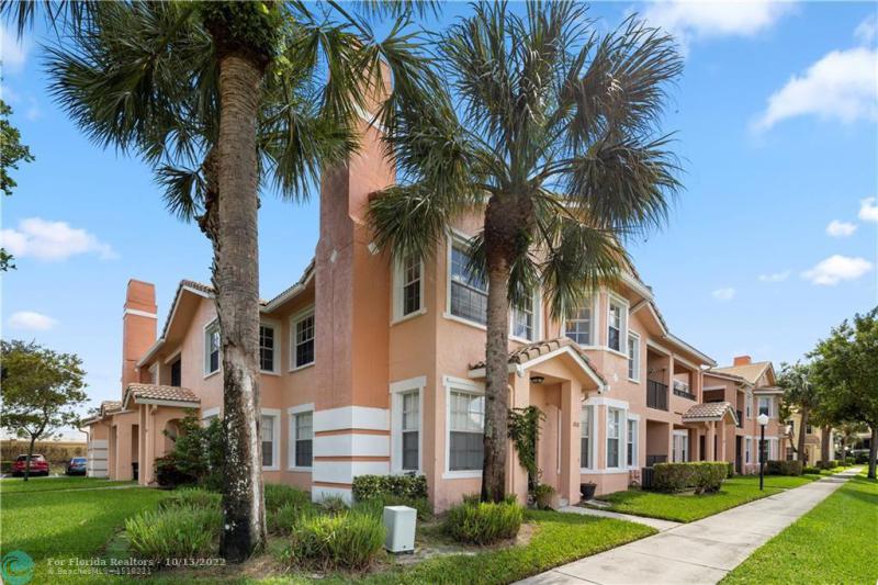  Condo & Townhome Photos