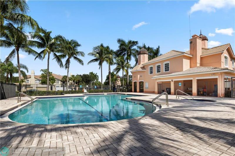  Condo & Townhome Photos
