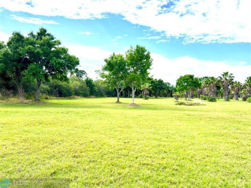  Commercial & Industrial Land Images 