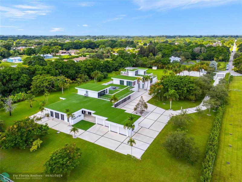  Single Family Homes Photo 3: 17250 SW 52nd Ct  Southwest Ranches,  FL 33331
