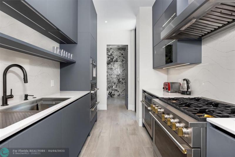  Single Family Homes Photo 11: 1555 SE 14th Ct  Deerfield Beach,  FL 33441