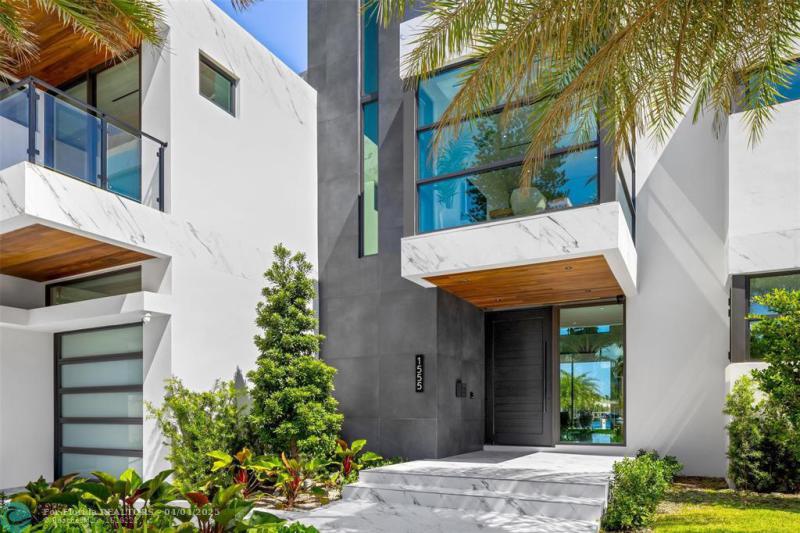  Single Family Homes Photo 3: 1555 SE 14th Ct  Deerfield Beach,  FL 33441