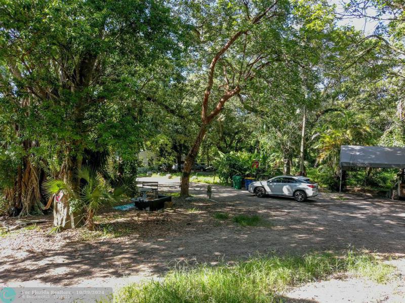  Single Family Homes Photo 10: 5761 SW 40th ave  Dania Beach,  FL 33314