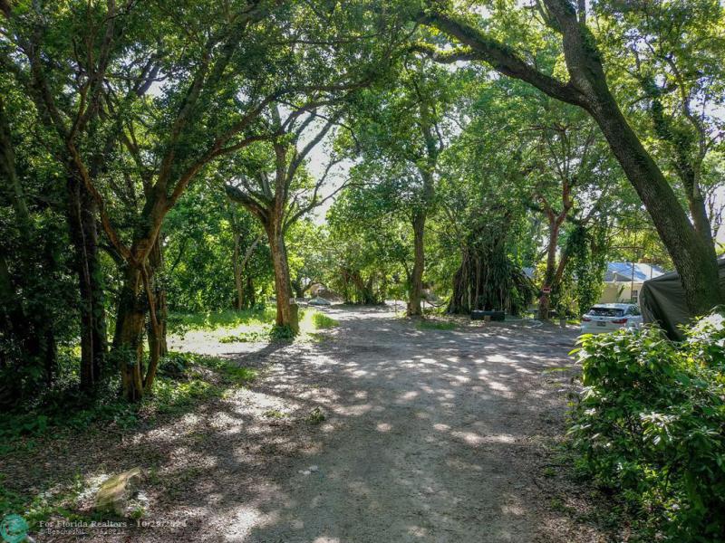  Single Family Homes Photo 11: 5761 SW 40th ave  Dania Beach,  FL 33314