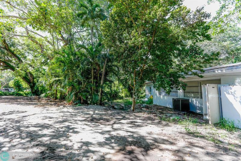  Single Family Homes Photo 2: 5761 SW 40th ave  Dania Beach,  FL 33314