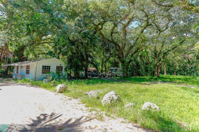  Single Family Homes Photo 6: 5761 SW 40th ave  Dania Beach,  FL 33314